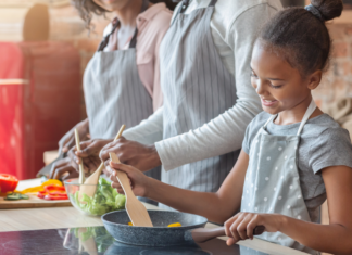 Winner Winner, Chicken Dinner! {Making Week Nights Easier} Making dinner with the family.
