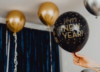 New Year's decorations with balloons.