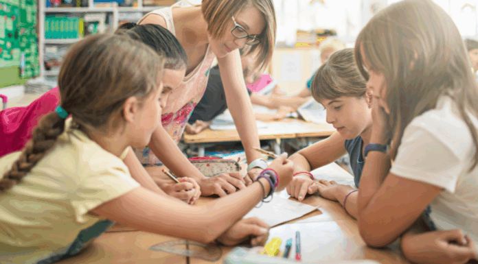 Kids working together in a classroom.