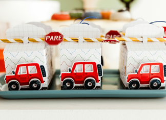 Car party favors for kids.