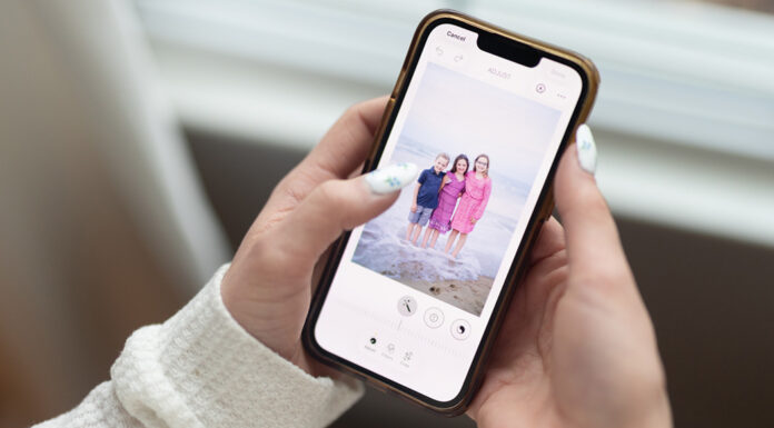 Learn how to quickly edit your favorite phone photos for busy moms of Fairfield County CT by family photographer Forty Seven Moments Photography